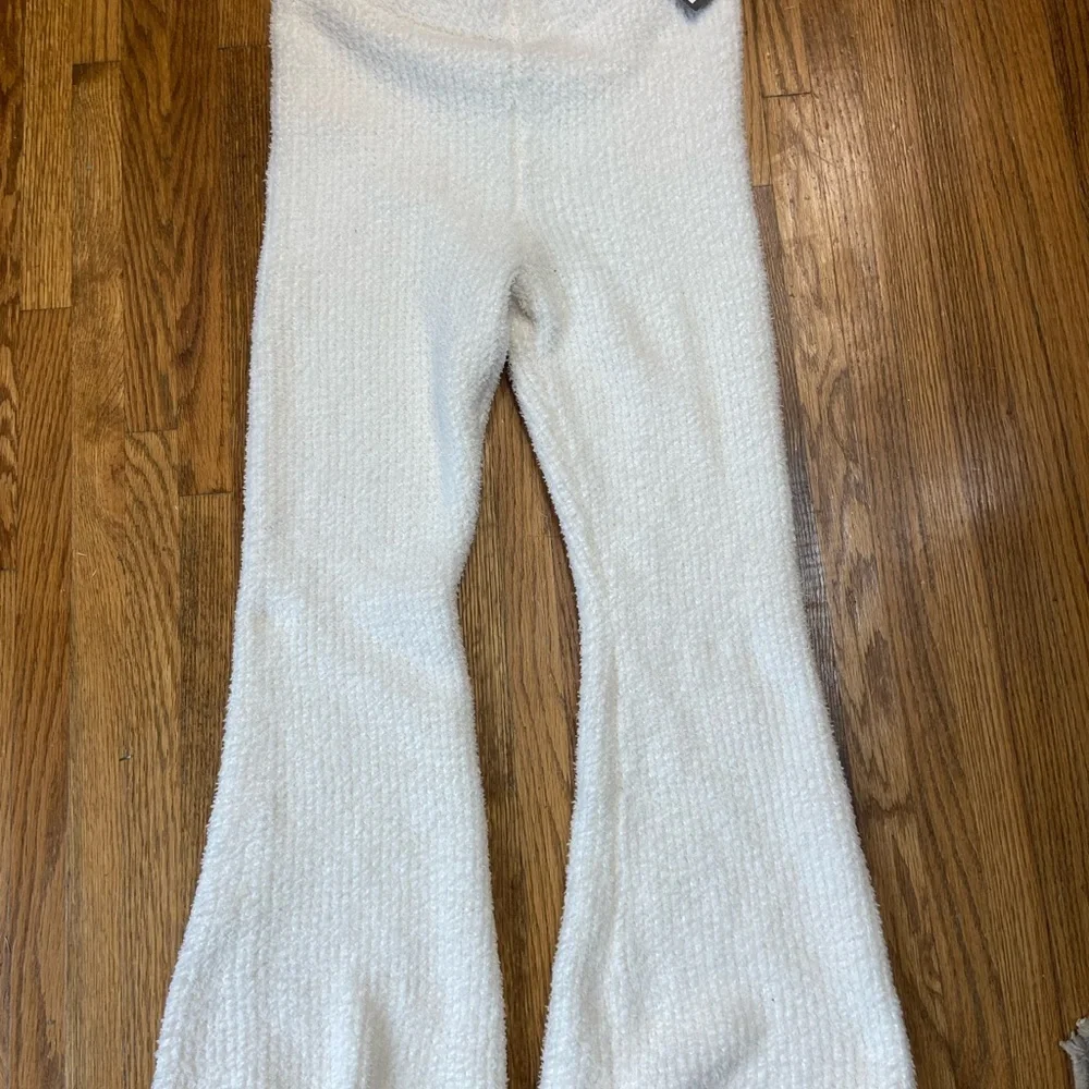 NWT Very soft and cozy Classic Cream Hooded Sweater Soft Pant Set
